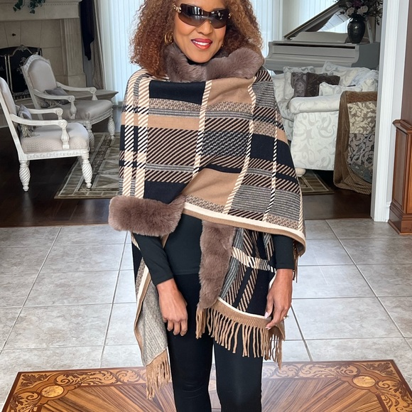 NWT Original, USA, gorgeous multicolor faux fur wrap. One size fits all. - Picture 6 of 17
